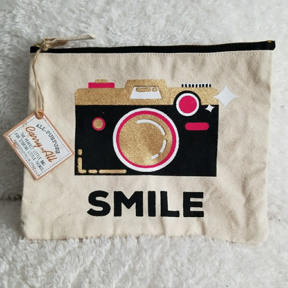 NWT Zippered camera bag